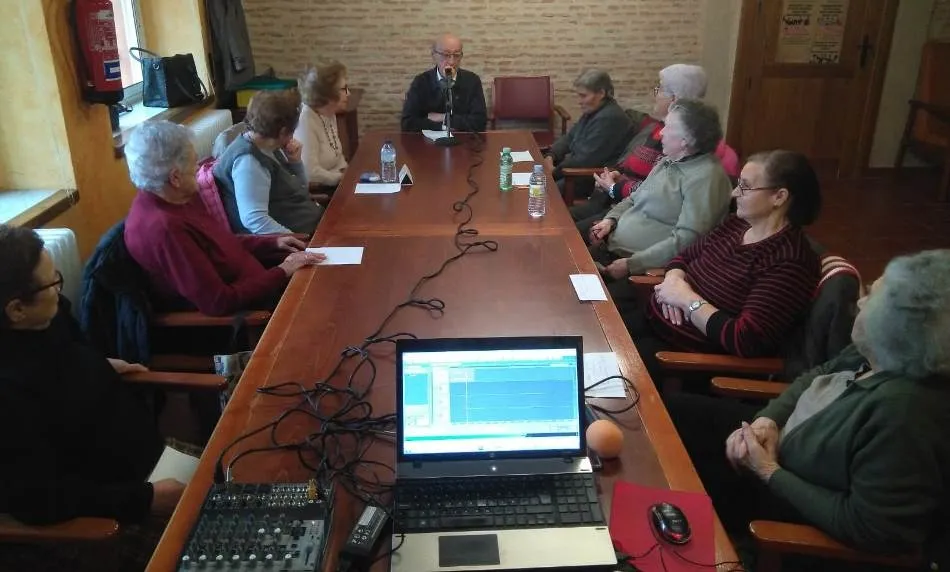 Foto 2 - Las integrantes de El Puente Radio entrevistan a Sertorio Gonz&aacute;lez  