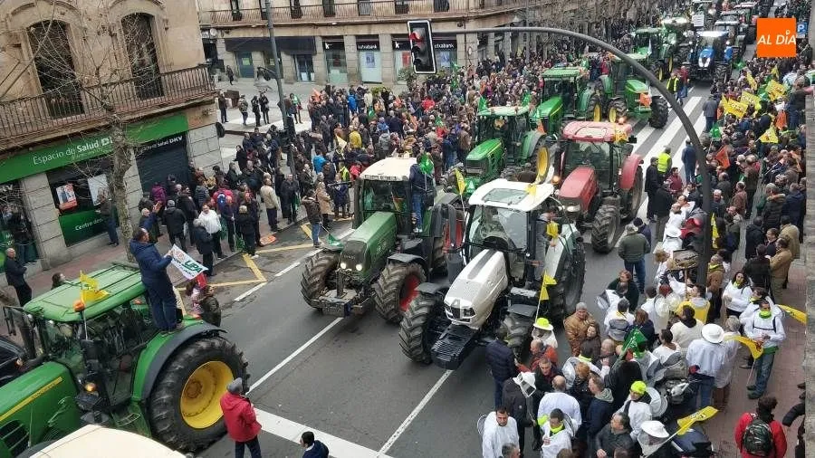 Tractorada en la Gran Vía de Salamanca. Foto de Lydia González