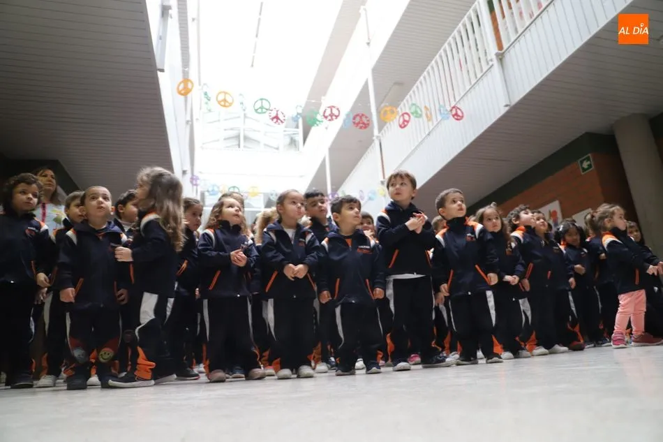 Foto 8 - Canciones para celebrar el D&iacute;a de la Paz en el colegio Antonio Machado
