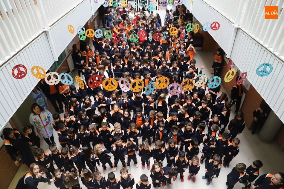 Foto 3 - Canciones para celebrar el D&iacute;a de la Paz en el colegio Antonio Machado