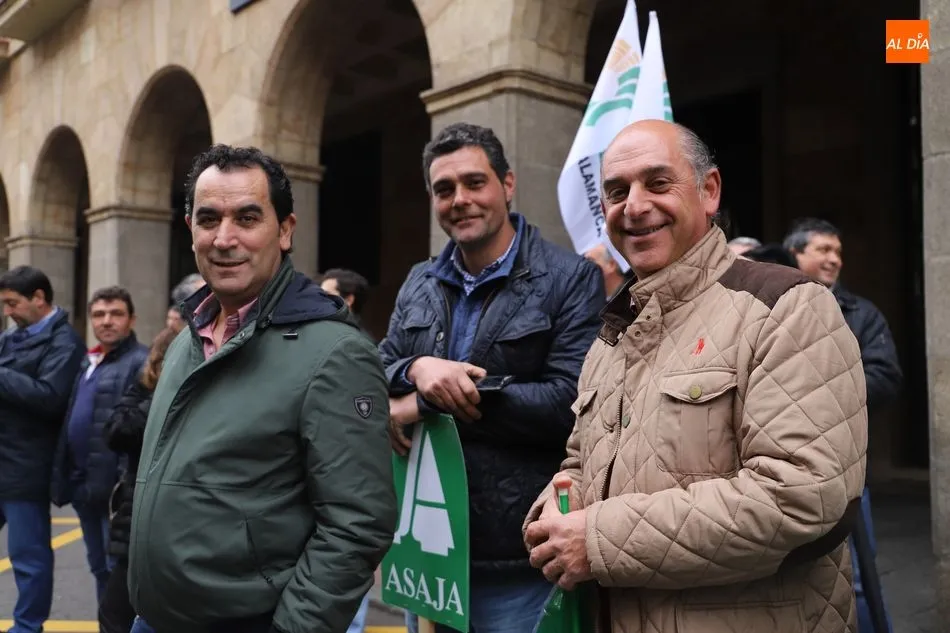 Foto 10 - Una manifestaci&oacute;n de tres kil&oacute;metros colapsa el tr&aacute;fico de Salamanca para denunciar la crisis...