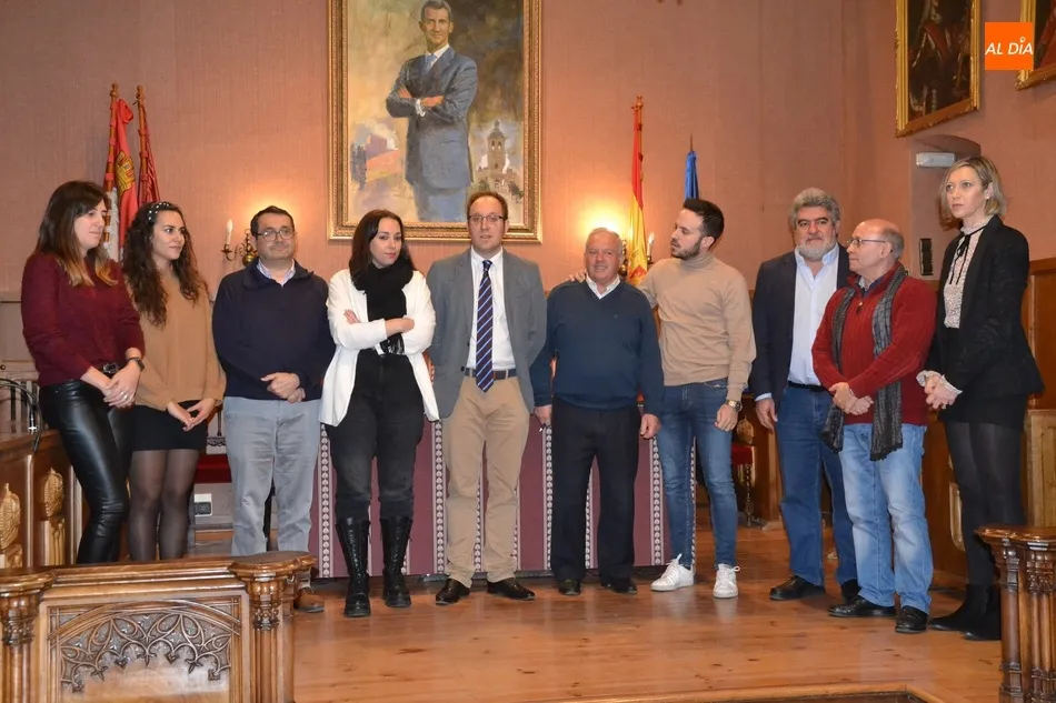 Foto 2 - Azahara Mart&iacute;n renuncia a su acta de concejal  