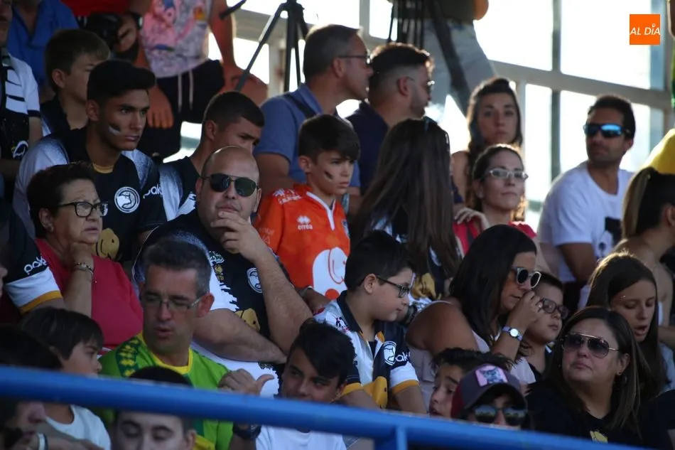 Unos aficionados de Unionistas