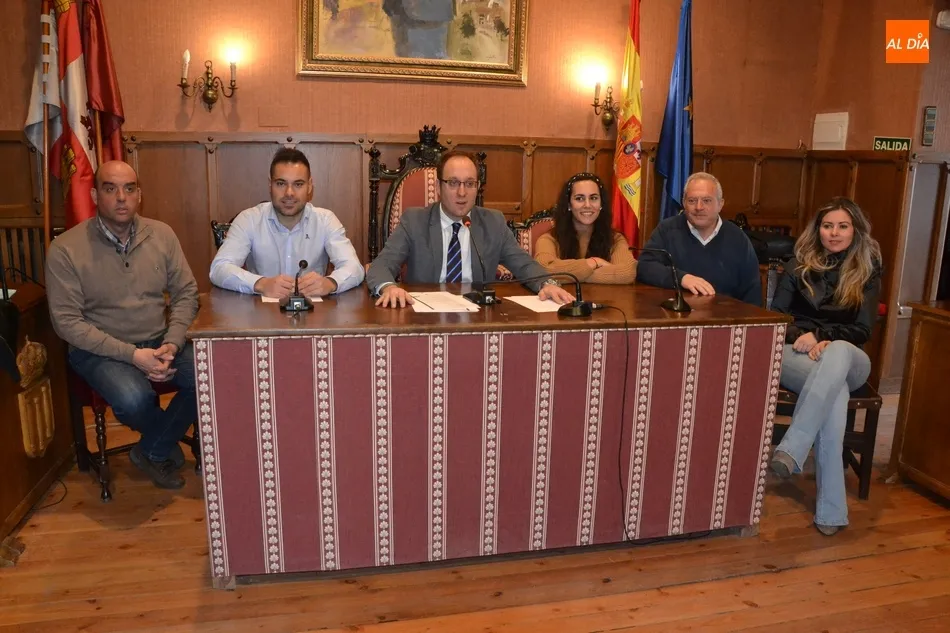 Presentado el programa íntegro del Carnaval, que desvela varios pregoneros y la creación de unos...