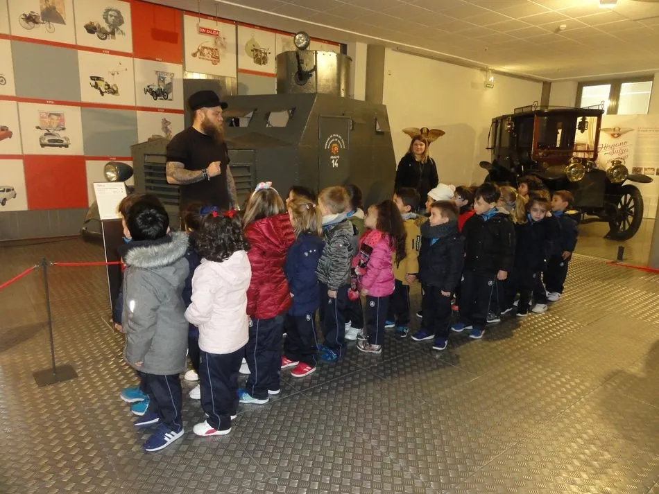 Foto 9 - El San Juan Bosco celebra el D&iacute;a de la Paz, &lsquo;visita&rsquo; Escocia y viaja al Museo de Automoci&oacute;n  