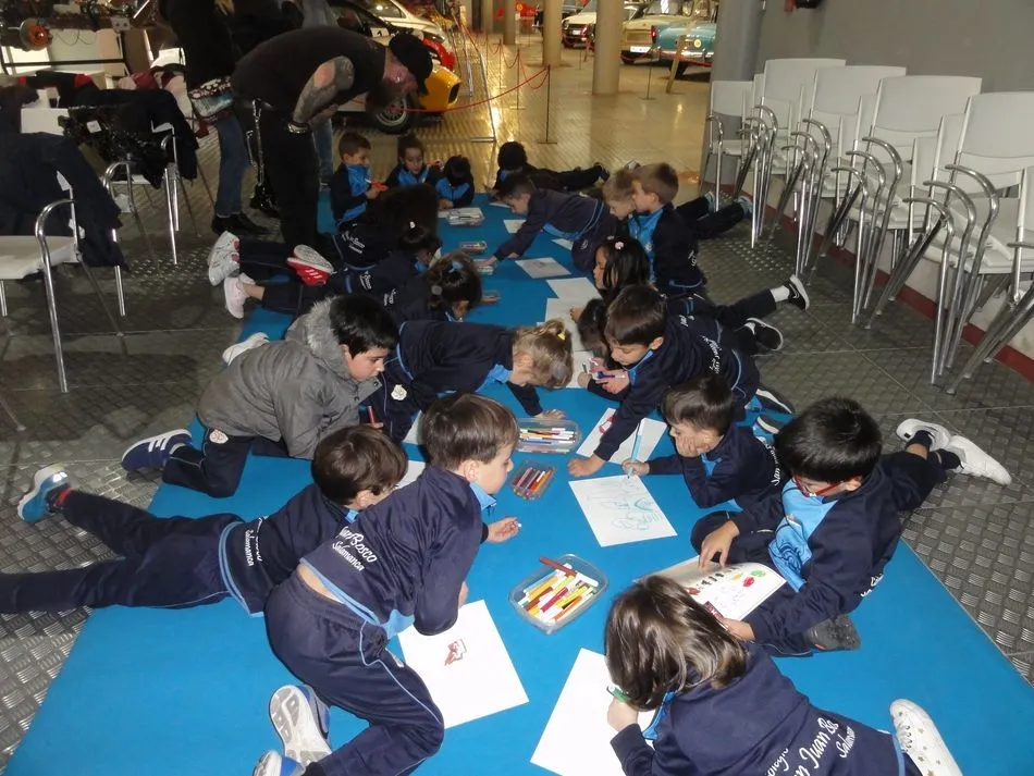 Foto 8 - El San Juan Bosco celebra el D&iacute;a de la Paz, &lsquo;visita&rsquo; Escocia y viaja al Museo de Automoci&oacute;n  