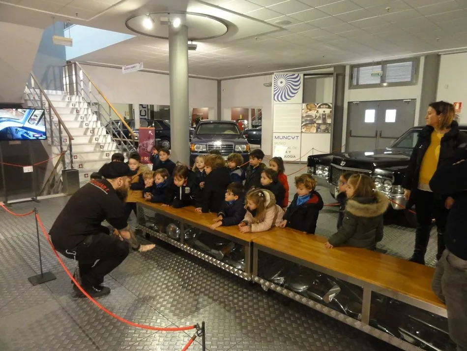 Foto 6 - El San Juan Bosco celebra el D&iacute;a de la Paz, &lsquo;visita&rsquo; Escocia y viaja al Museo de Automoci&oacute;n  