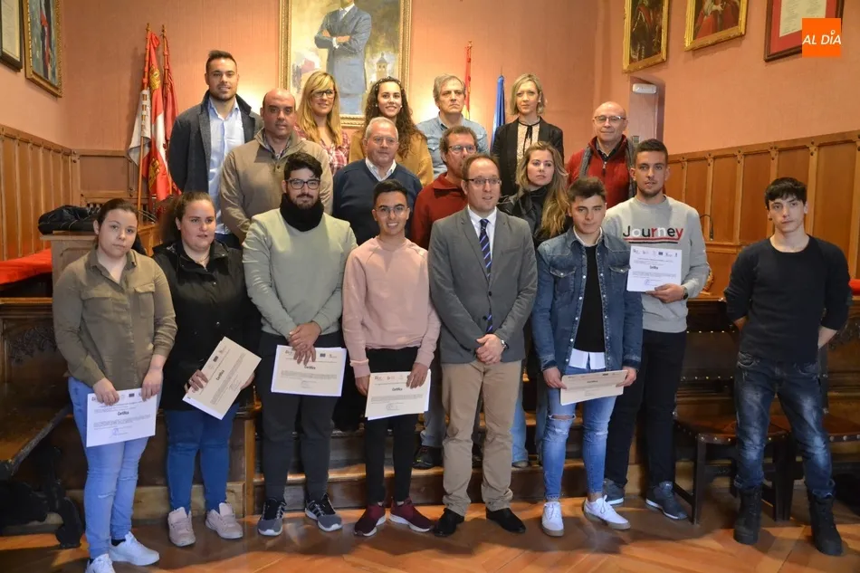 Foto 2 - Entregados los diplomas a los 7 alumnos de la acci&oacute;n &lsquo;Ciudad Rodrigo en Verde&rsquo;  