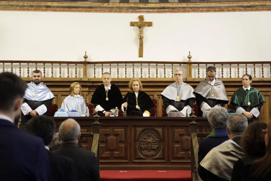 Foto 11 - Reconocimiento de la UPSA a estudiantes, profesores y empleados en la festividad de Santo Tom&aacute;s de ...