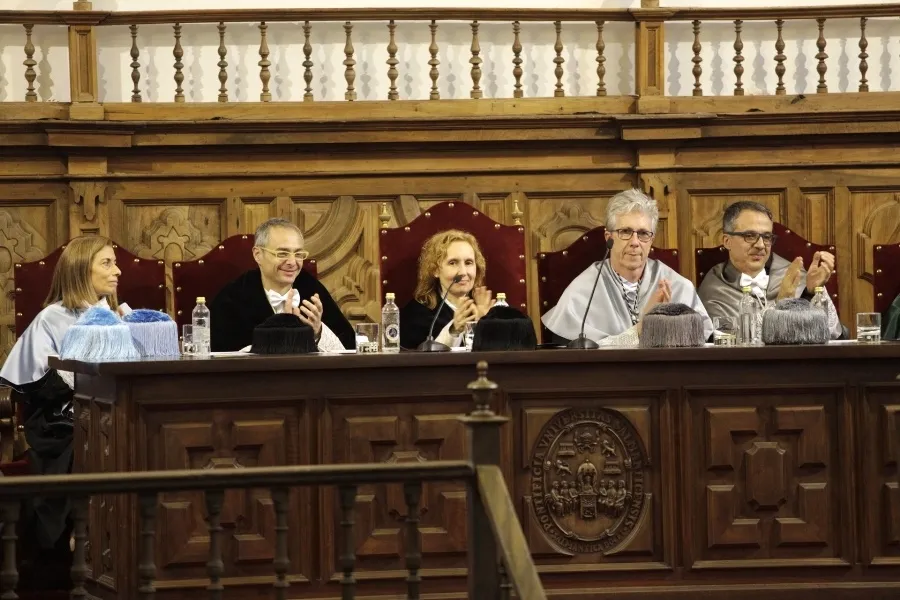 Foto 7 - Reconocimiento de la UPSA a estudiantes, profesores y empleados en la festividad de Santo Tom&aacute;s de ...
