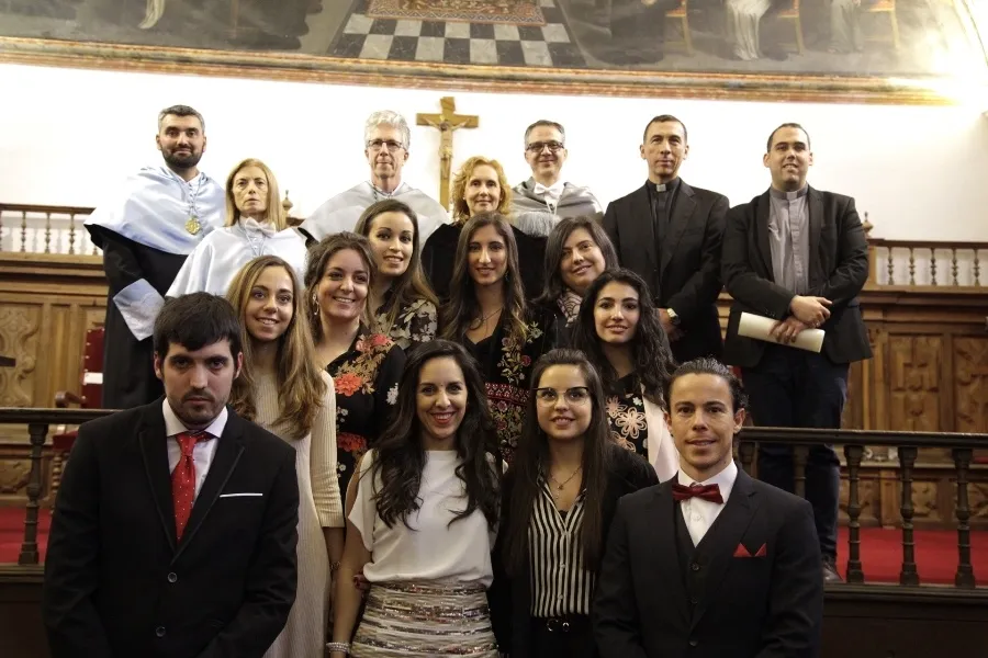 Foto 3 - Reconocimiento de la UPSA a estudiantes, profesores y empleados en la festividad de Santo Tom&aacute;s de ...