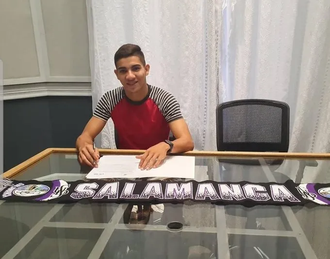 Marcelo Acosta firma su contrato nuevo