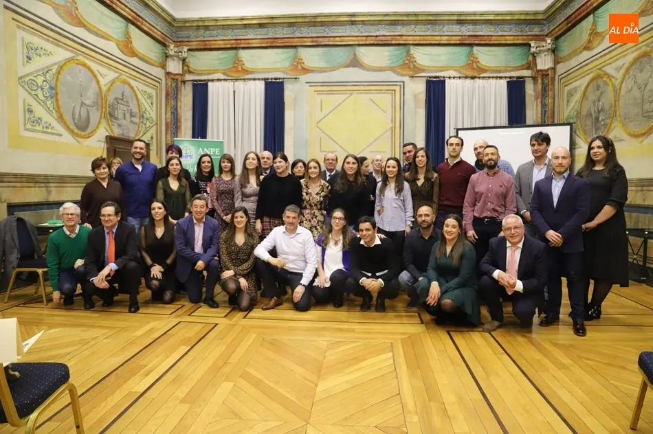 Foto 2 - ANPE da la bienvenida a los nuevos profesores y homenajea a los que se jubilan