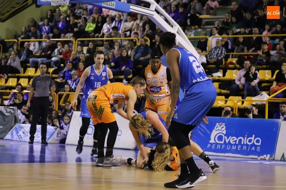 Foto 9 - El Perfumer&iacute;as Avenida vence al Zamarat y se marcha l&iacute;der al par&oacute;n (96-52)