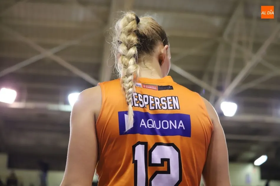 Foto 8 - El Perfumer&iacute;as Avenida vence al Zamarat y se marcha l&iacute;der al par&oacute;n (96-52)