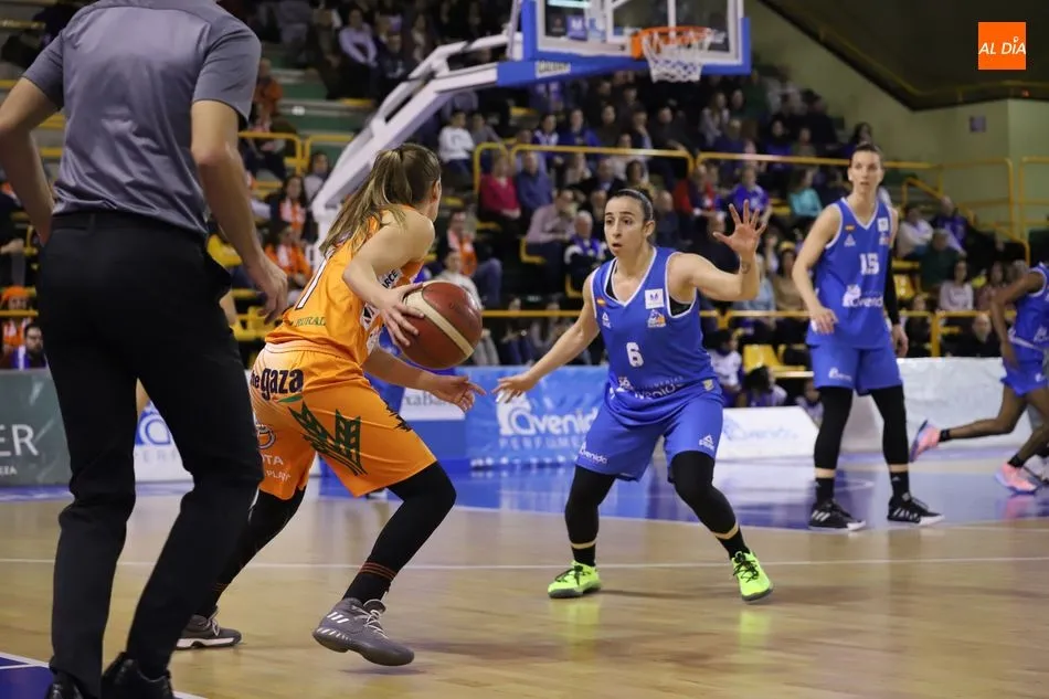 Foto 6 - El Perfumer&iacute;as Avenida vence al Zamarat y se marcha l&iacute;der al par&oacute;n (96-52)