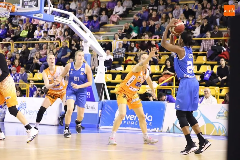 Foto 2 - El Perfumer&iacute;as Avenida vence al Zamarat y se marcha l&iacute;der al par&oacute;n (96-52)