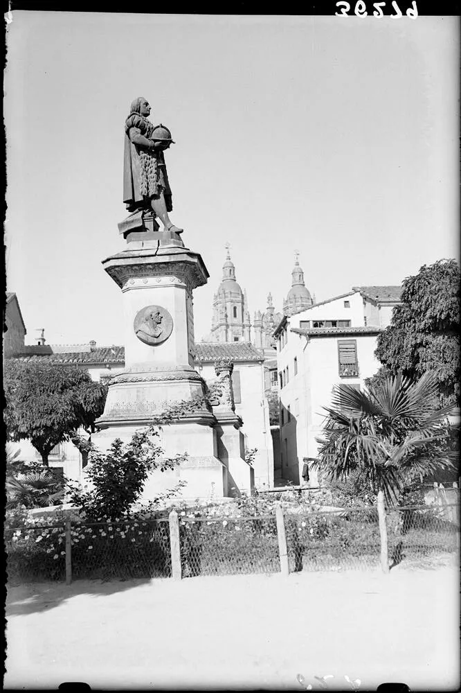 Foto 3 - &iquest;Hacia d&oacute;nde apunta Col&oacute;n?