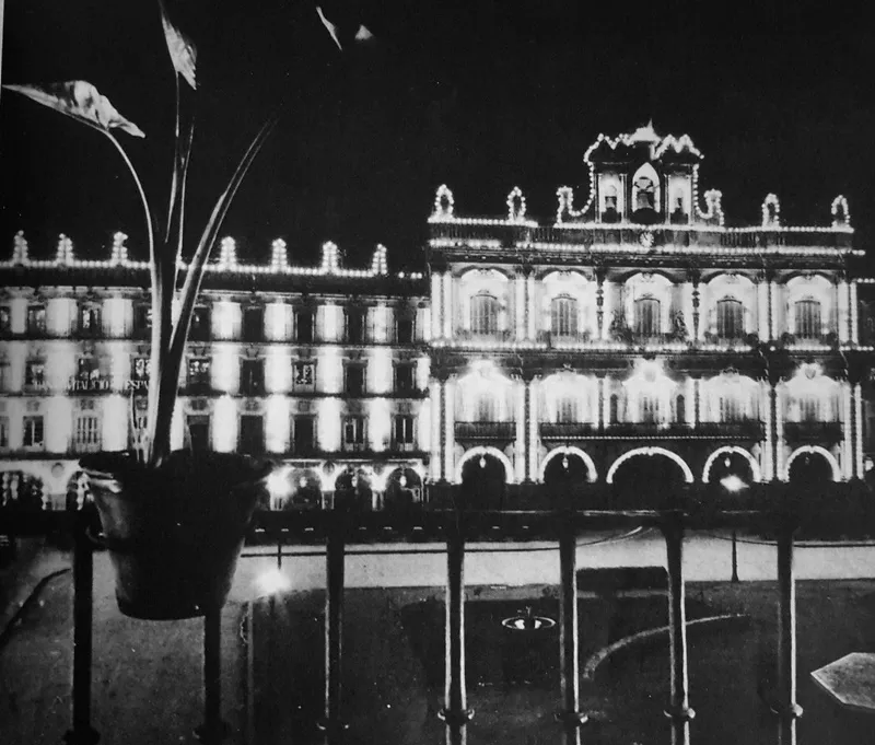 Foto 2 - La iluminaci&oacute;n de la Plaza Mayor en los a&ntilde;os 20