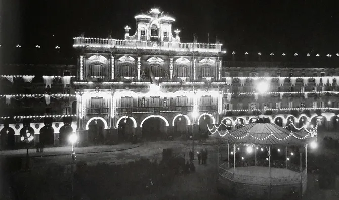 La iluminación de la Plaza Mayor en los años 20