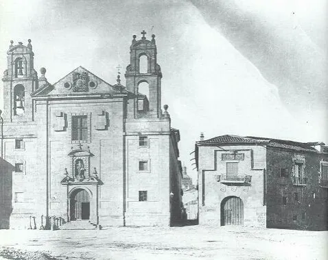 Foto 4 - La plaza de los Bandos, una de las m&aacute;s antiguas de la ciudad