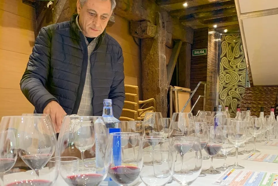 Arturo de la torre, director de la cata ciega / JAVIER BRAGADO