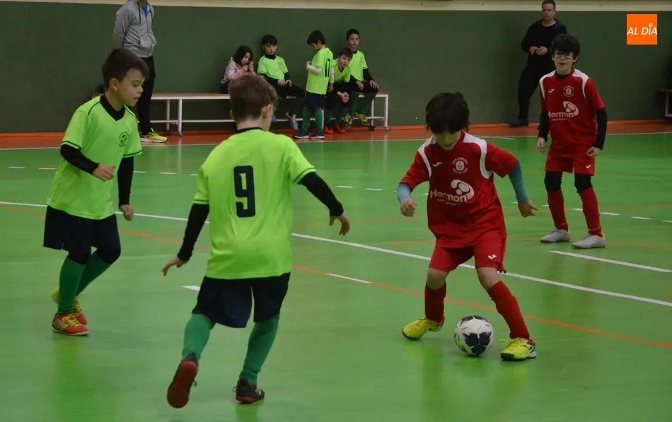 Foto 8 - Los benjamines de los Juegos Escolares disfrutan en Conde de Fox&aacute; de una nueva jornada de...