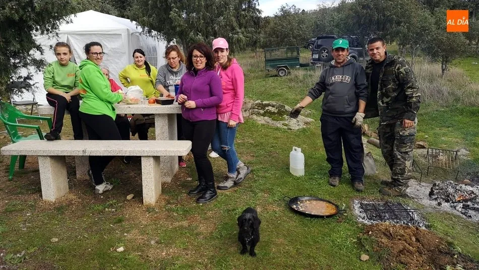 Foto 6 - La Fregeneda celebra Las Candelas con actos en honor de la Virgen de la Paz y la salida al campo a...