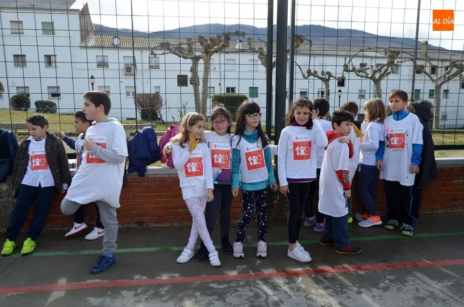 Foto 9 - El Director del CEIP La Antigua, defiende la permanencia de su colegio en el D&iacute;a de la Paz