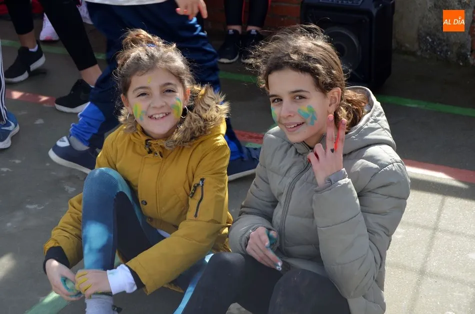 Foto 10 - El Director del CEIP La Antigua, defiende la permanencia de su colegio en el D&iacute;a de la Paz