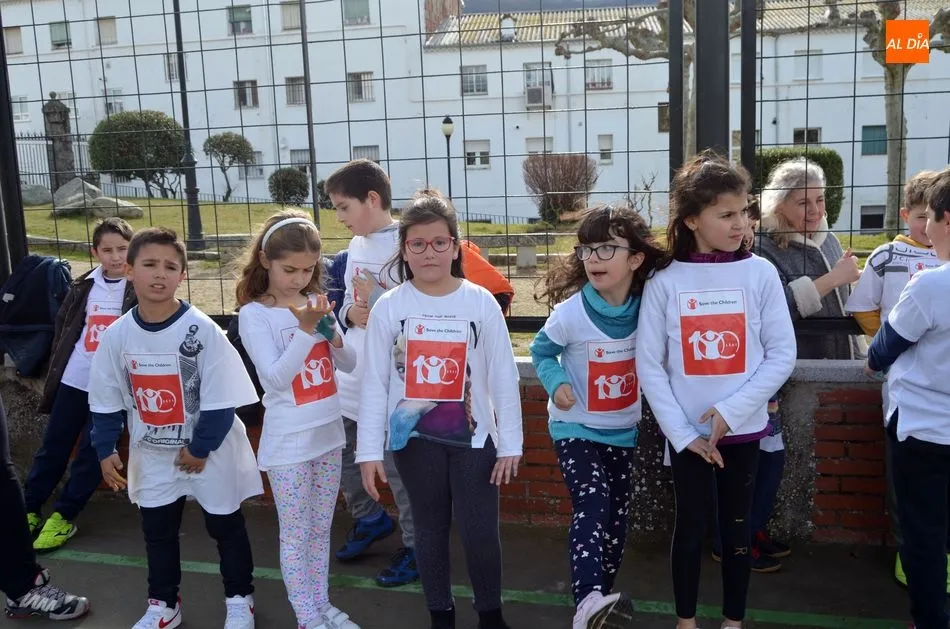Foto 8 - El Director del CEIP La Antigua, defiende la permanencia de su colegio en el D&iacute;a de la Paz