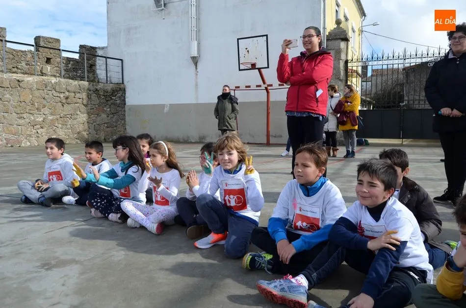 Foto 6 - El Director del CEIP La Antigua, defiende la permanencia de su colegio en el D&iacute;a de la Paz