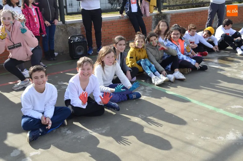 Foto 2 - El Director del CEIP La Antigua, defiende la permanencia de su colegio en el D&iacute;a de la Paz