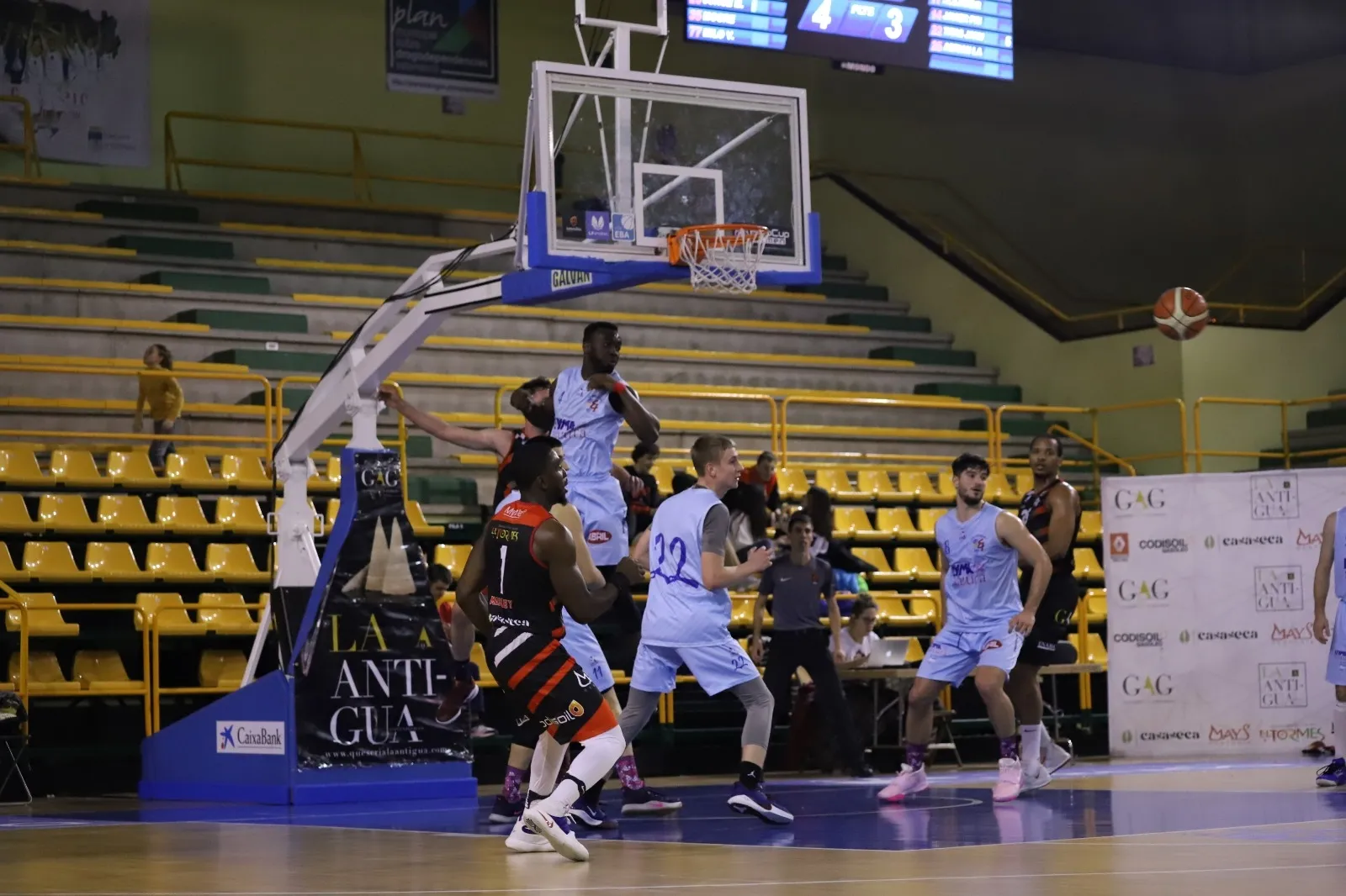 Una acción del partido del CB Tormes / Lydia González