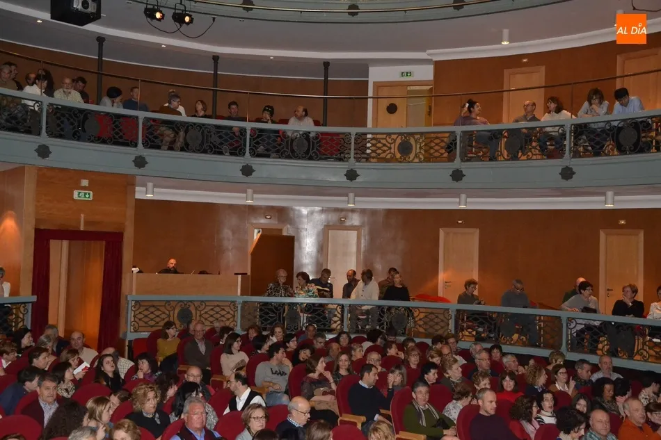 Foto 7 - El Carnaval de C&aacute;diz tambi&eacute;n moviliza masivamente a los mirobrigenses  