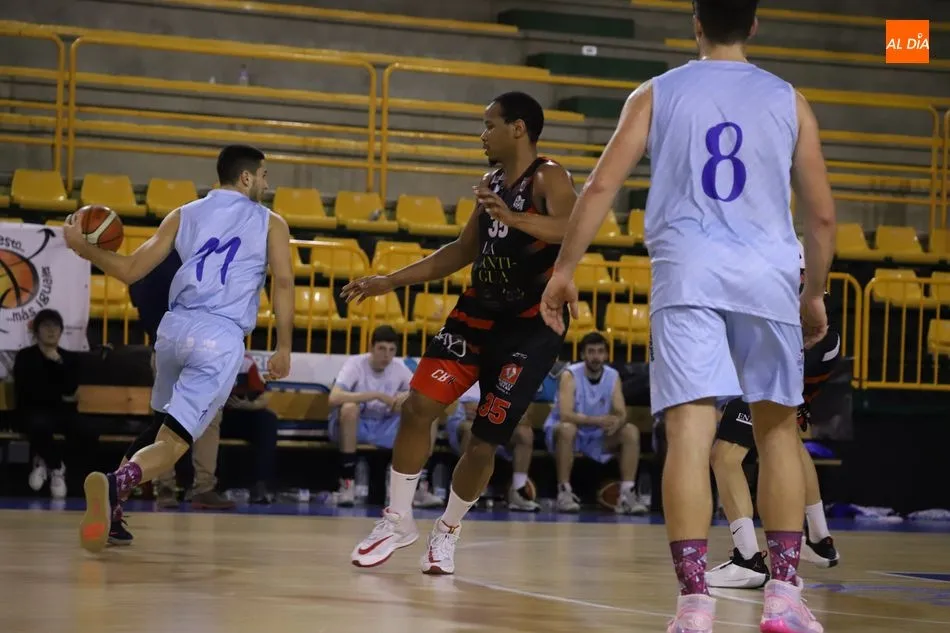 Foto 7 - Triunfos del CB Tormes y el Aquimisa Carbajosa para seguir fuertes