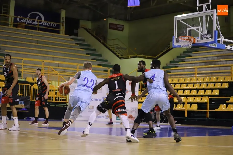 Foto 4 - Triunfos del CB Tormes y el Aquimisa Carbajosa para seguir fuertes