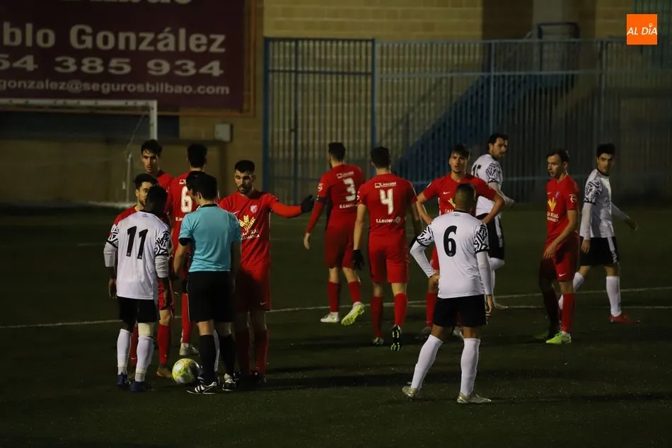 Foto 10 - Mito decanta el derbi para el Santa Marta y deja tocado al filial del Salamanca UDS (1-0)