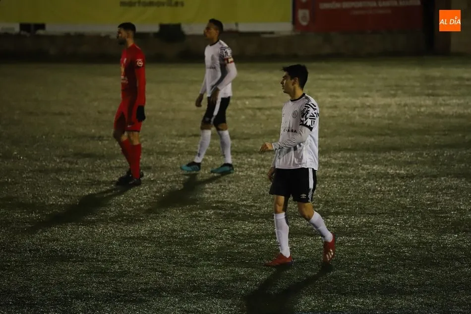 Foto 8 - Mito decanta el derbi para el Santa Marta y deja tocado al filial del Salamanca UDS (1-0)