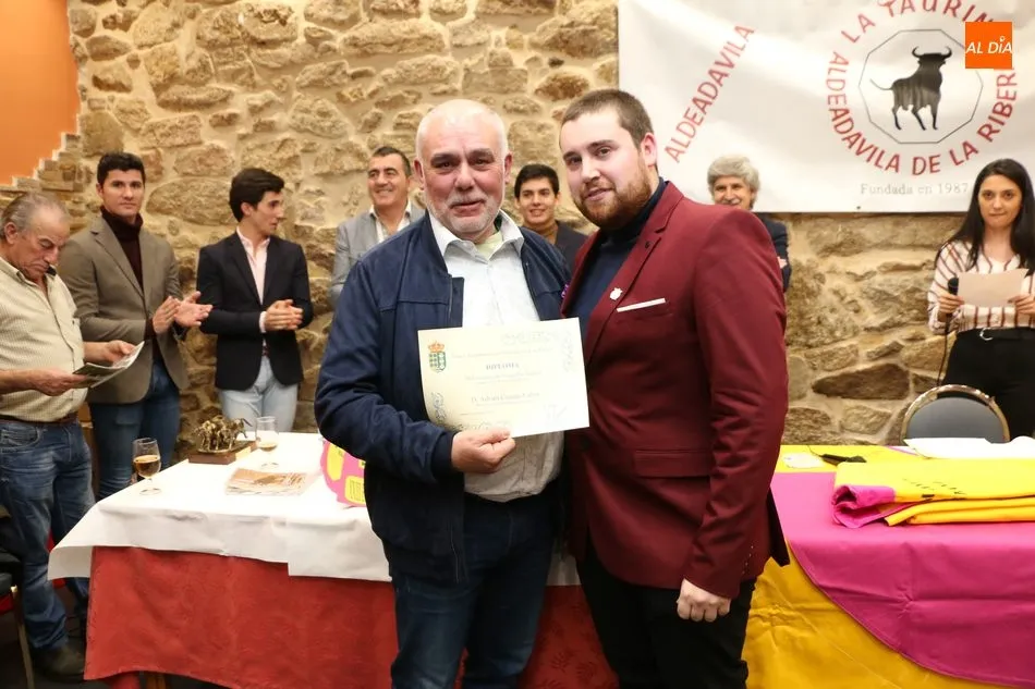 Foto 8 - Jos&eacute; Manuel Serrano y Juan Marciel reciben los premios a la Mejor Faena y Mejor Estocada en la...