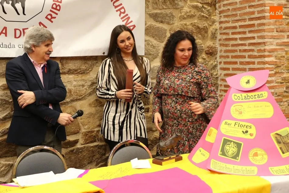 Foto 6 - Jos&eacute; Manuel Serrano y Juan Marciel reciben los premios a la Mejor Faena y Mejor Estocada en la...