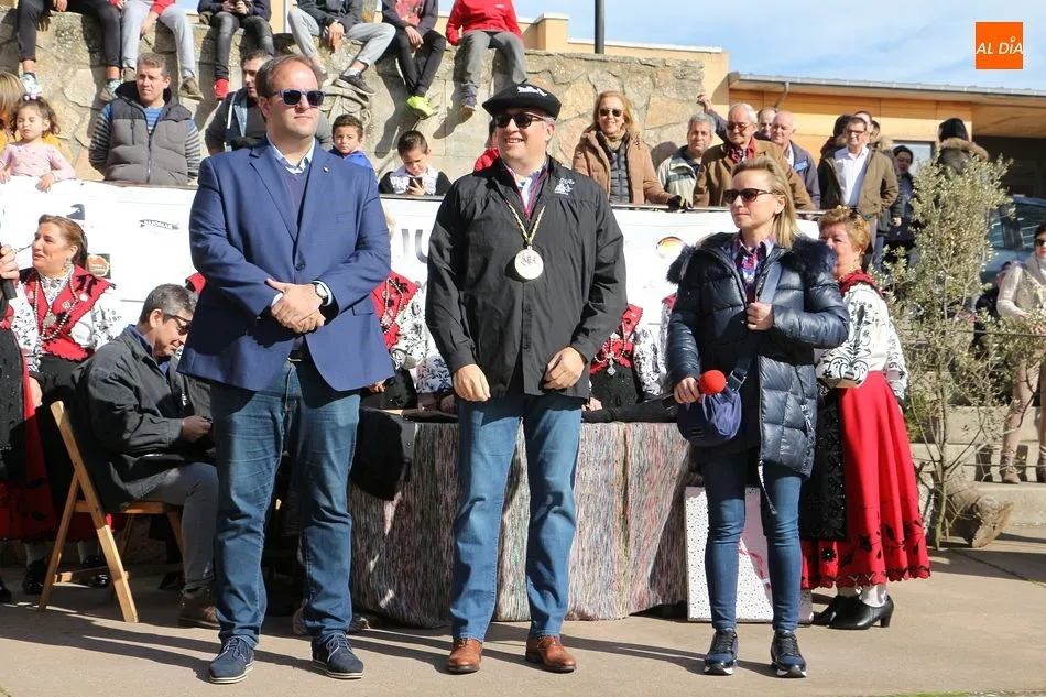 El exalcalde de la villa, Julián Ramos, vistiendo el atuendo de matancero de honor