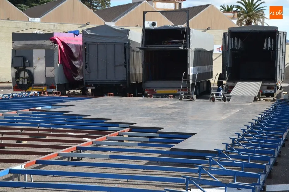 Los coches chocones llegan al parking del Mercado de Abastos  