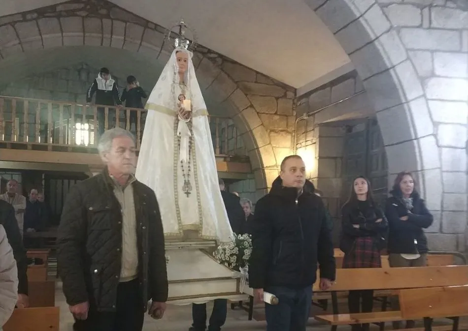 Foto 5 - Los vecinos de Encinasola de los Comendadores vuelven a festejar las Candelas  