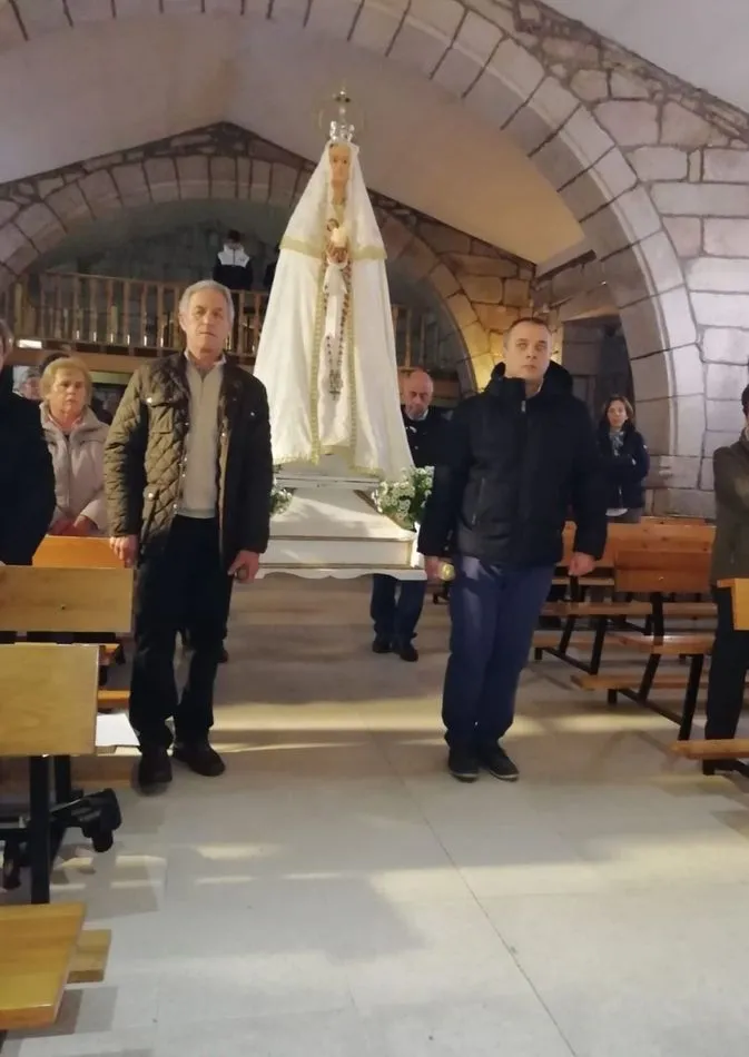 Foto 3 - Los vecinos de Encinasola de los Comendadores vuelven a festejar las Candelas  
