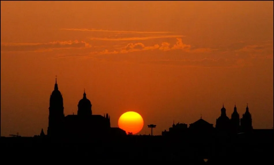 El sol se pone tras las catedrales