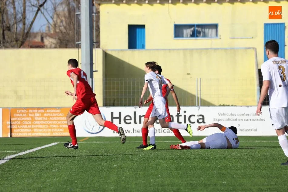 Foto 7 - El Pe&ntilde;aranda tumba al Villaralbo y sigue rumbo a Tercera (0-2)