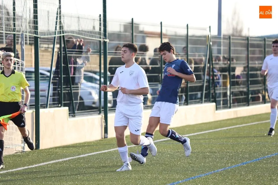 Foto 5 - El Monterrey salva el primer puesto en el Municipal (0-0)