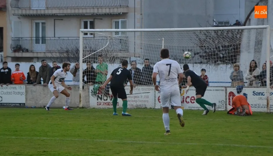 Gol de Rober que supuso el 2-1 para el Ciudad Rodrigo