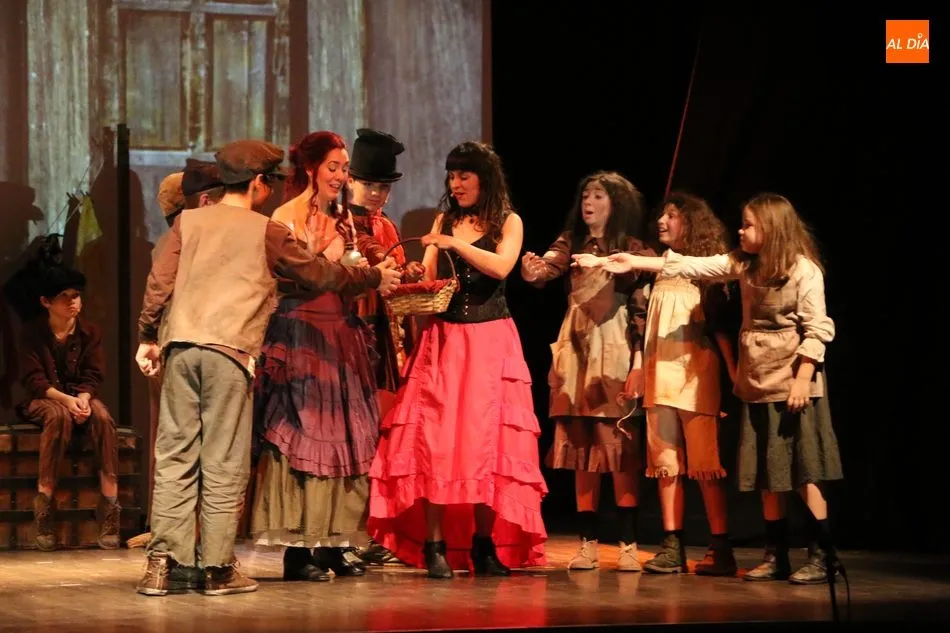 Foto 4 - El Colectivo Teatro Telar de B&eacute;jar opta a uno de los premios importantes con &lsquo;Oliver Twist, el...